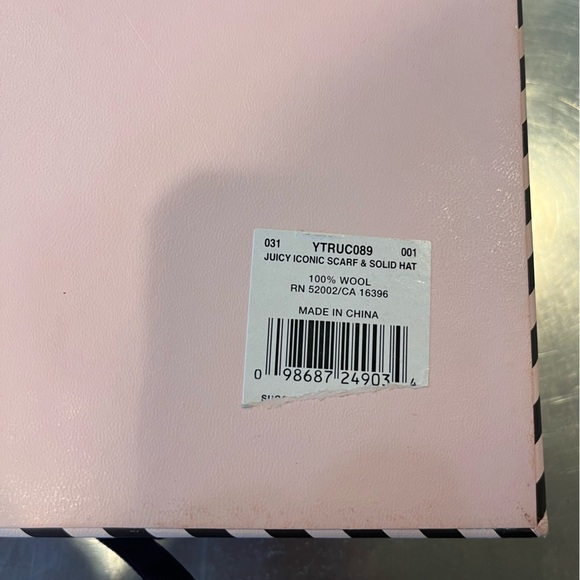 Vintage Juicy Couture 100% Wool Scarf and Hat Set in Original Box - Picture 10 of 10